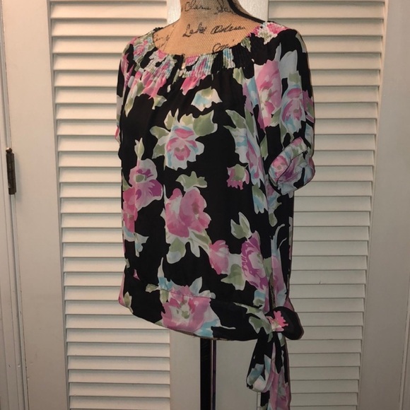 Agora Tie Waist Floral Tops Bundle of 2 - Picture 14 of 16
